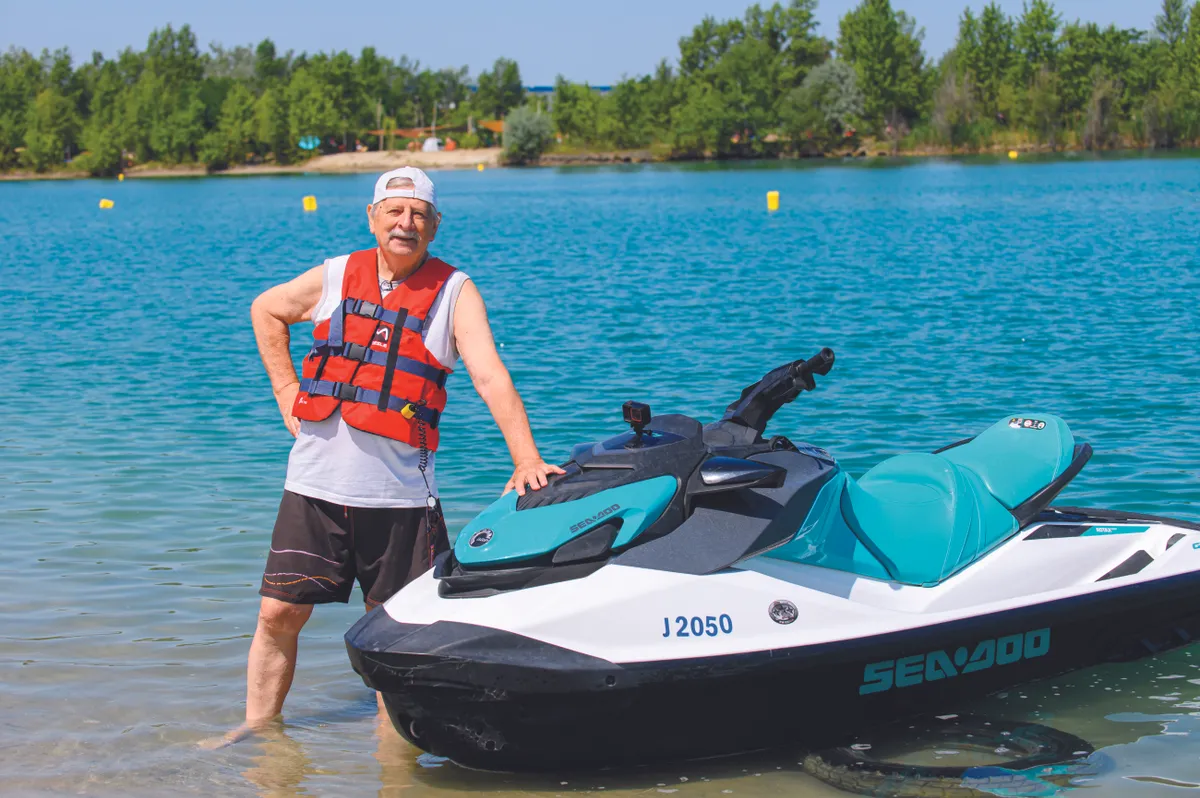 Várkonyi András (Vili bácsi) és az extrém sportok - legutóbb jet skizni ment! - BORS
