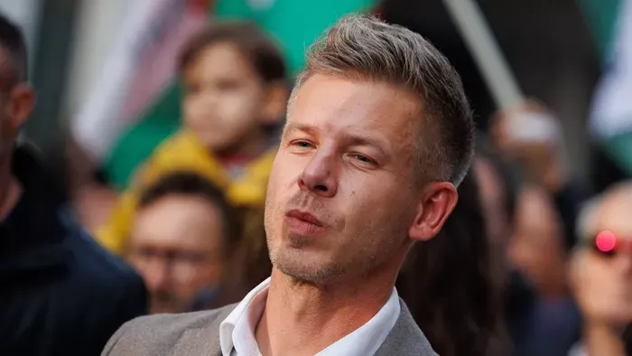 Magyar Péter kitüntette az adóemelési terv elkészítőjét