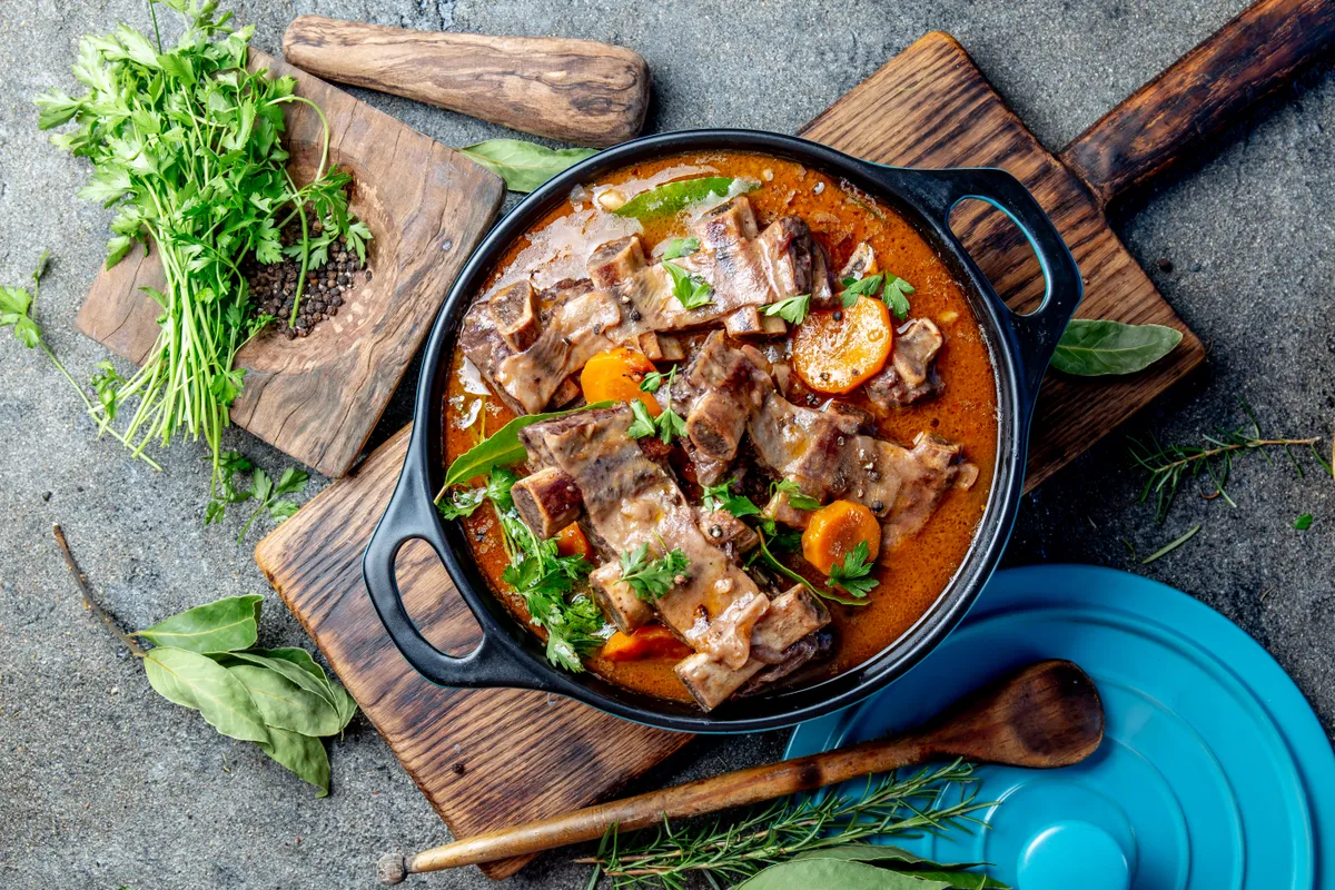 Marharagu, Boeuf Bourgignon, Kakukkfű, Fakanál, Petrezselyem