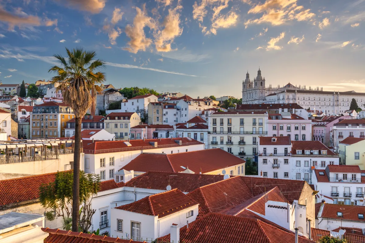 Lisszabon, panoráma, Alfama negyed, háztetők