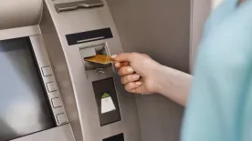 Vigyázzunk az ATM-es csalásokkal és védjük meg a bankkártya adatait