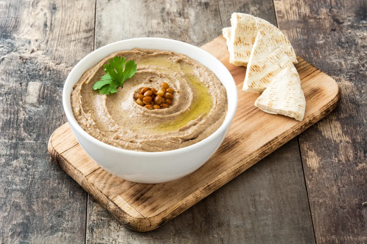 Lentil,Hummus,In,Bowl,And,Pita,Bread,On,Wooden,Table