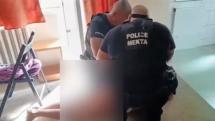 Véres női test hevert a veszprémi lépcsőházban