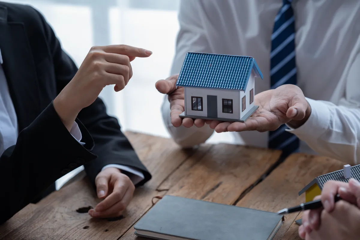 Close,Up,Focus,On,Small,House,Model,Standing,On,Table