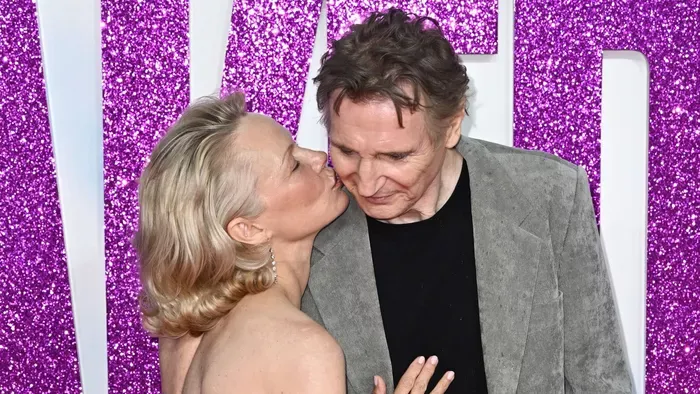 Pamela Anderson tagadja a PR románcot Liam Neeson-nal