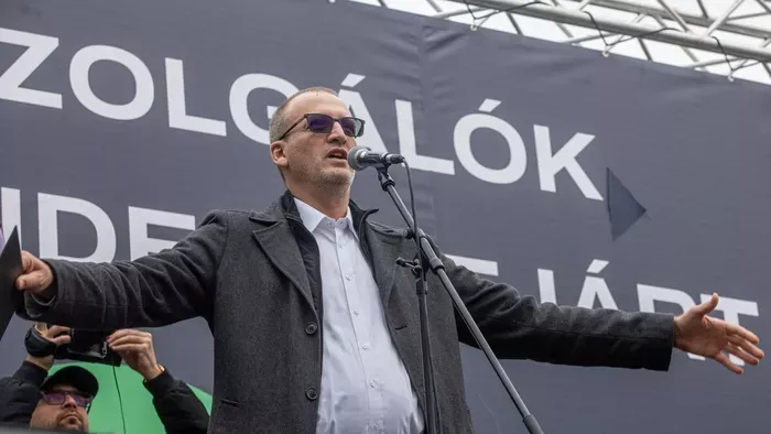 4 millió ember fizetését csökkentené a TISZA-adó