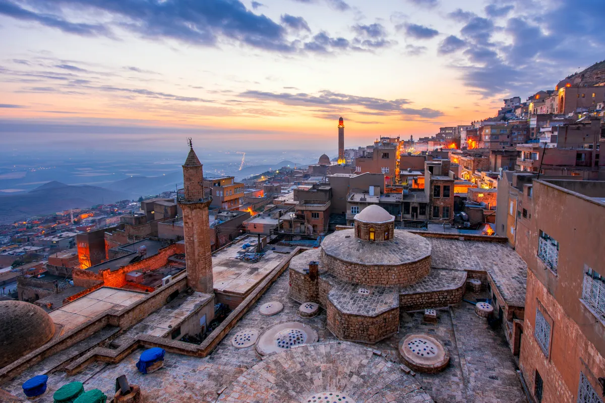 Mardin, Törökország, városkép naplementében