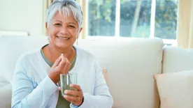 Ez az egészséges öregedés kulcsa? Az orvos szerint neked is szedned kellene ősszel ezt a vitamint