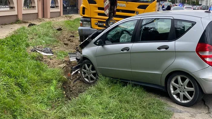 Drága Mercedes tört össze, mert rosszul lett a sofőr