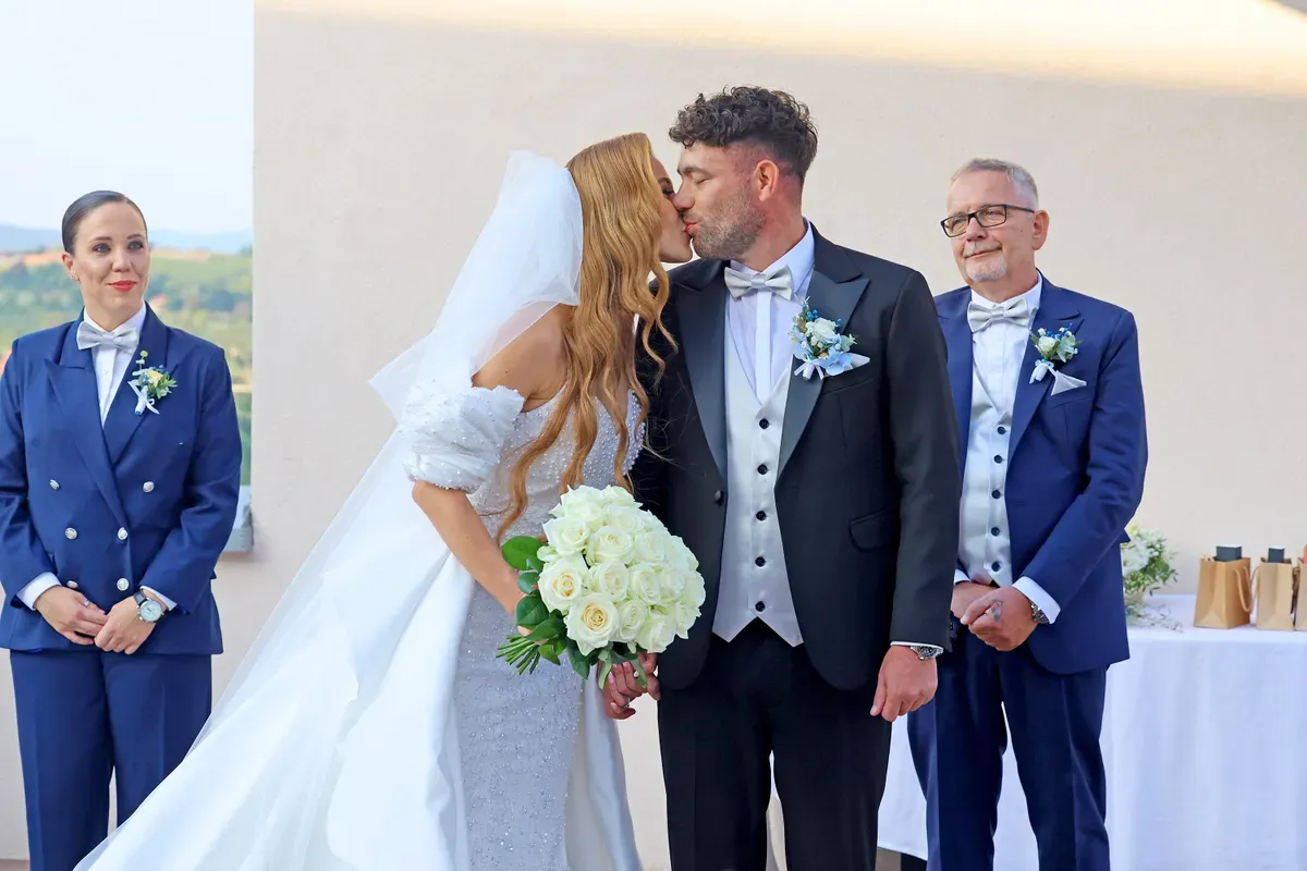 alt=Krausz Gábor és Mikes Anna betekintést engedtek a gyönyörű esküvőjükbe, ezután alig várták, hogy a nászút felé repüljenek, hogy kipihenjék a fáradalmaikat 