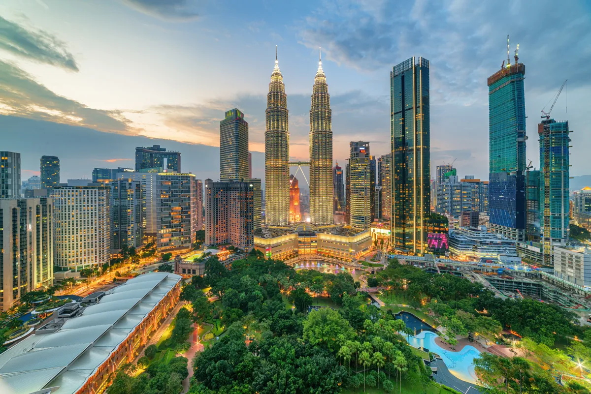 Az Ázsia Expressz játékosai elérték Kuala Lumpurt, ahol a Petronas ikertornyok és a KLCC park látványa igazi felüdülést kelt