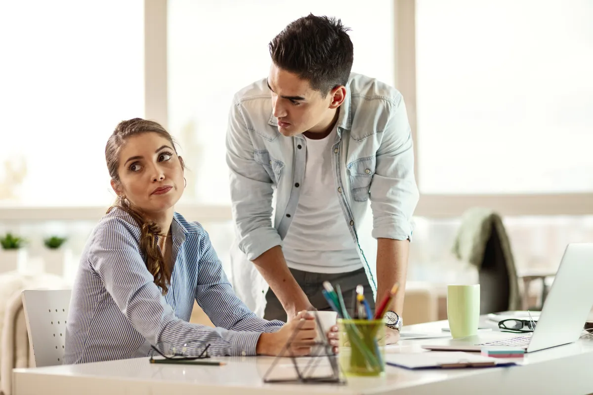 Fiatal pár konfliktus mások véleménye miatt