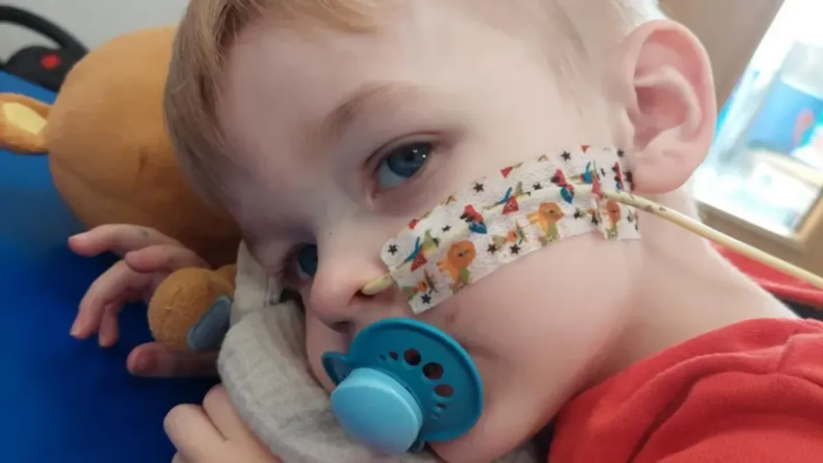 A kisfiú első tüneteit az orvosok csak egy átlagos vírusnak hitték.