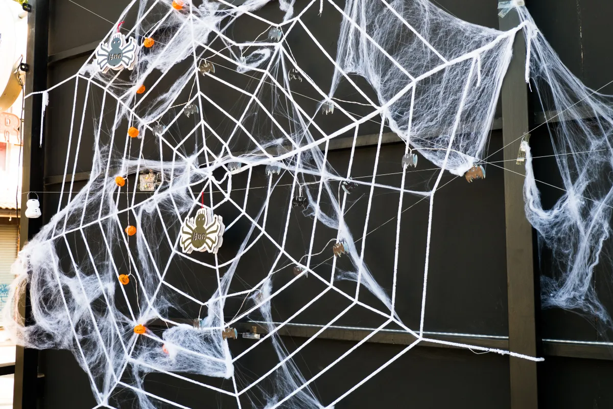 Halloweeni mű pókháló házilag