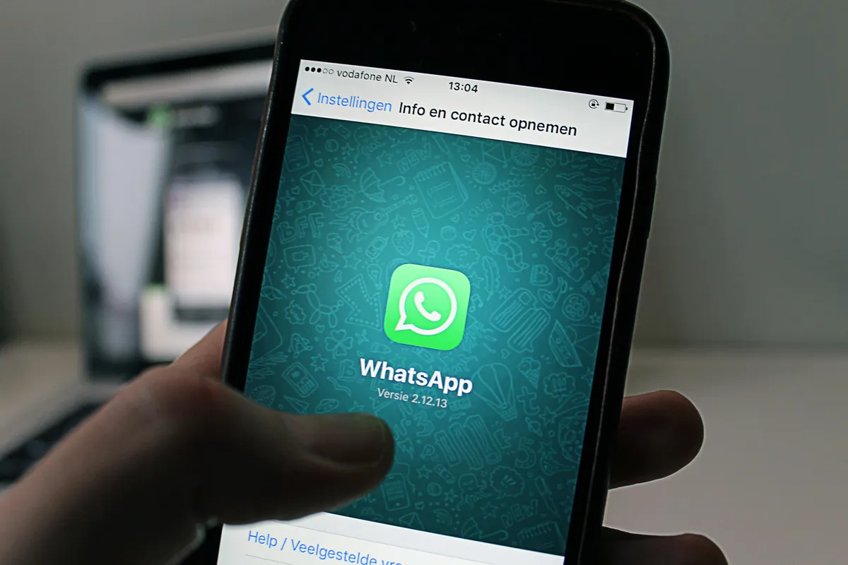 A Whatsapp hiba orvosolva lett, de fríssíteni nem árt az appot.