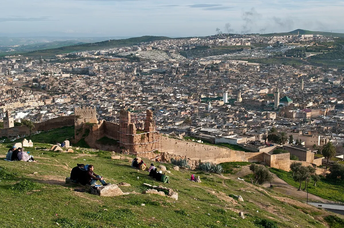 turistacsapdák, Marokkó, kilátás Fez medinájára 
