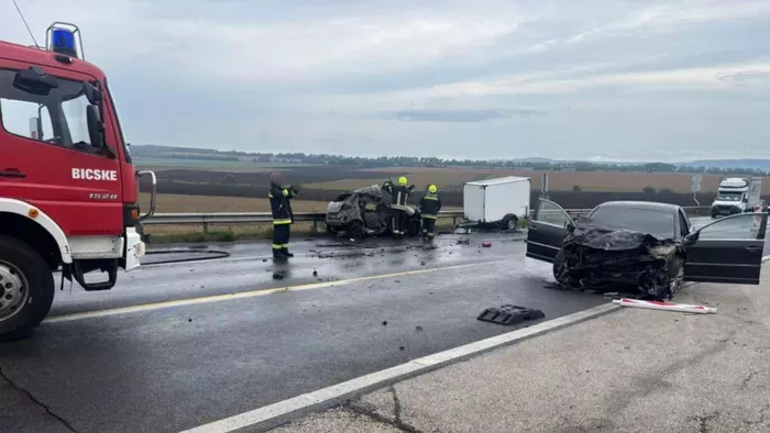 Tragédia az M1-esen: saját kocsijában égett halálra egy nő