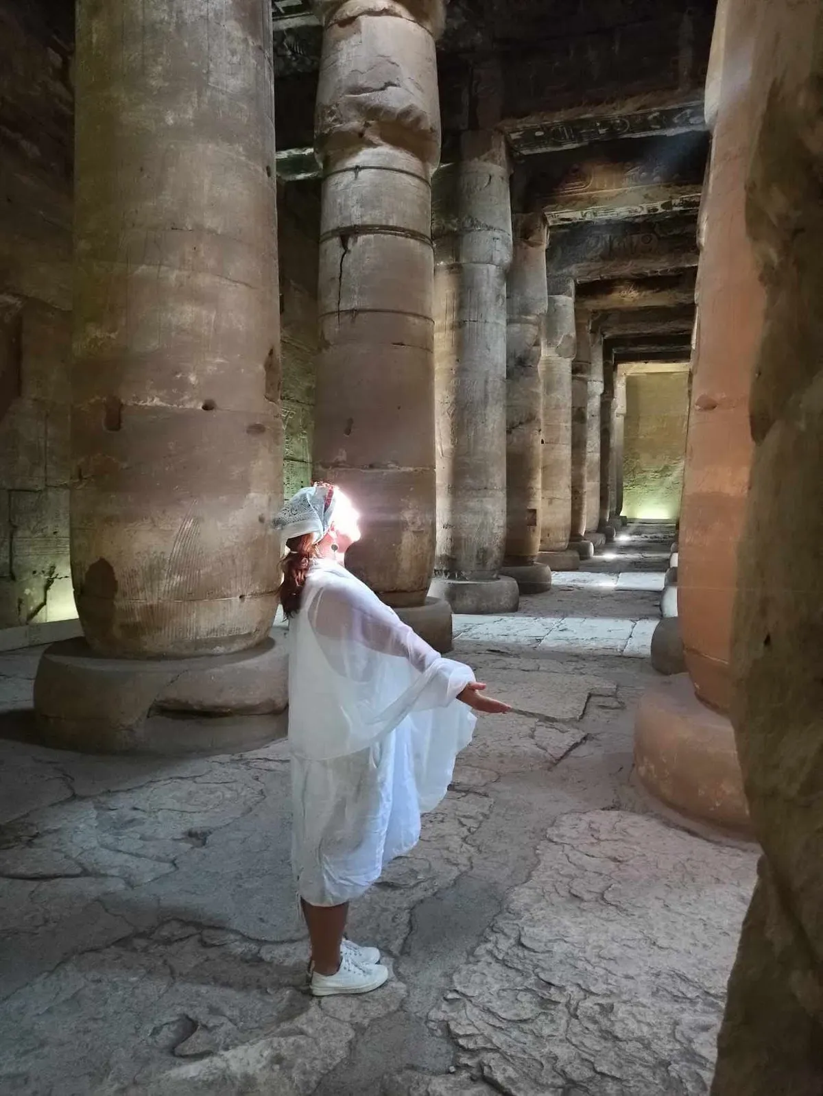 Franciska az egyiptomi Abüdosz ókori templomában