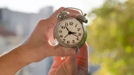 Óraátállítás 2025: Te várod már, hogy egy órával többet alhass?