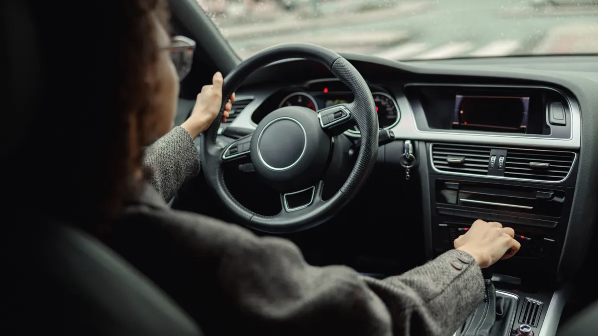 Mennyire ismered a KRESZ fogalmait? Kvízünkből kiderül!