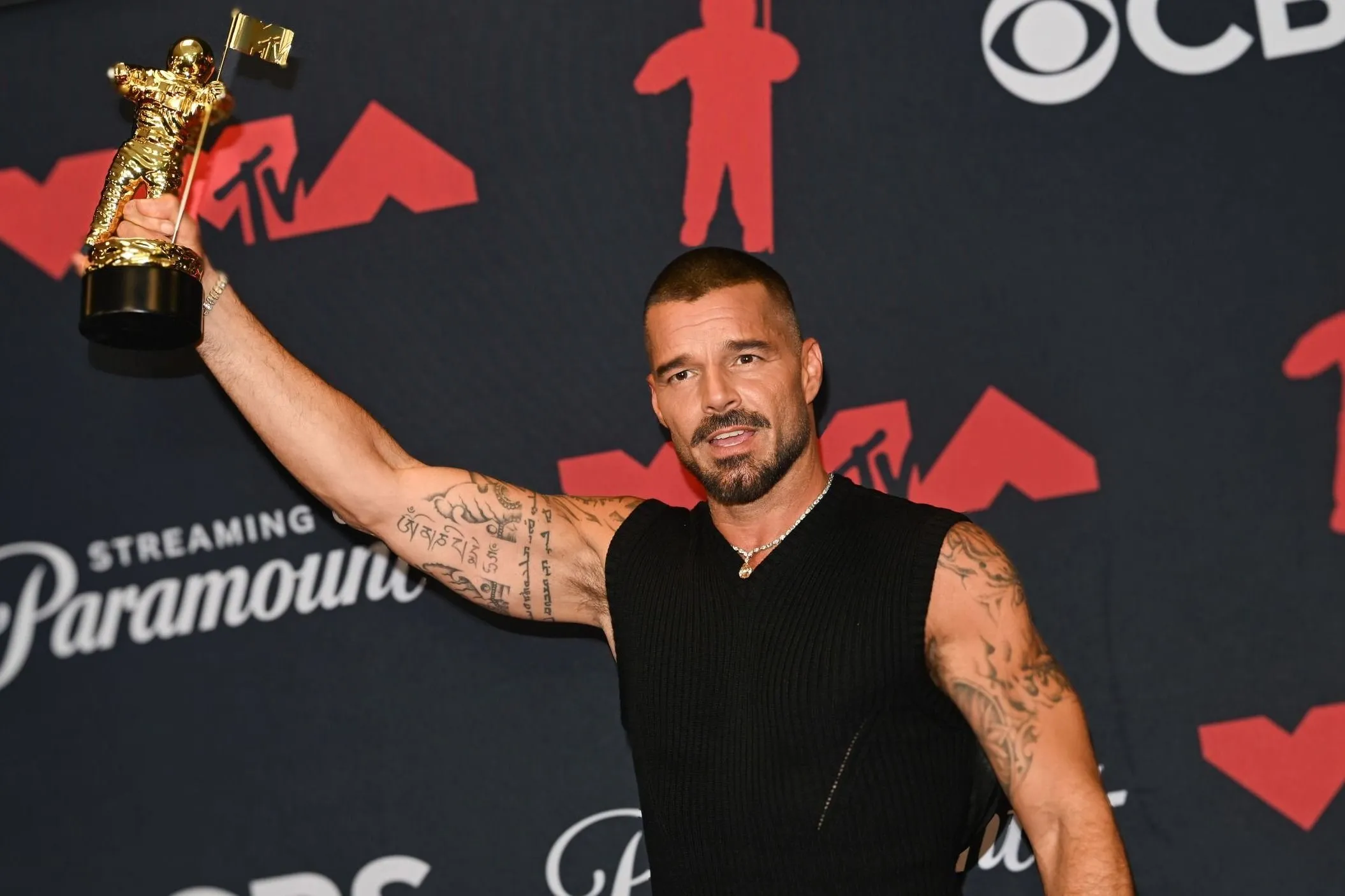 Ricky Martin megvarrta a fellépés előtt elszakadt nadrágját