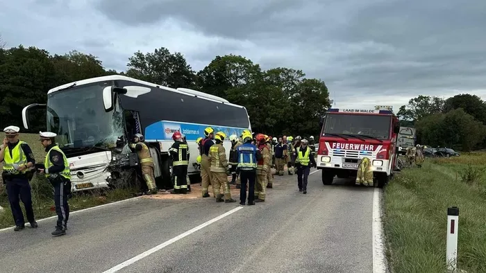 Brutális buszbaleset! Többen megsérültek, egy ember meghalt