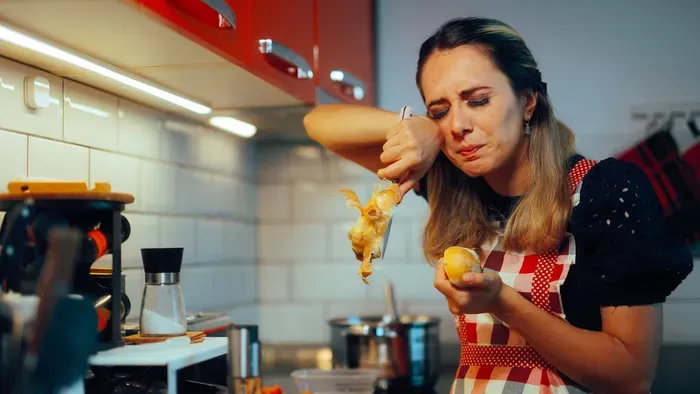 Hagymavágás könnyek nélkül? Ezekkel a trükkökkel lehetséges