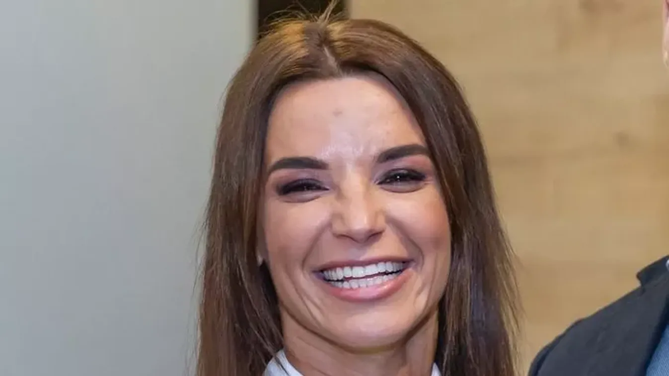 Ennél cukibbat ma már nem látsz! Berki Mazsi nevelt lánya nyakában viszi a sztáranyuka kislányát 
