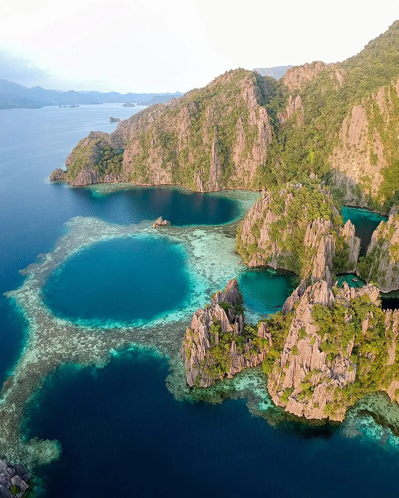Palawan festői öblei és kiszögellései 