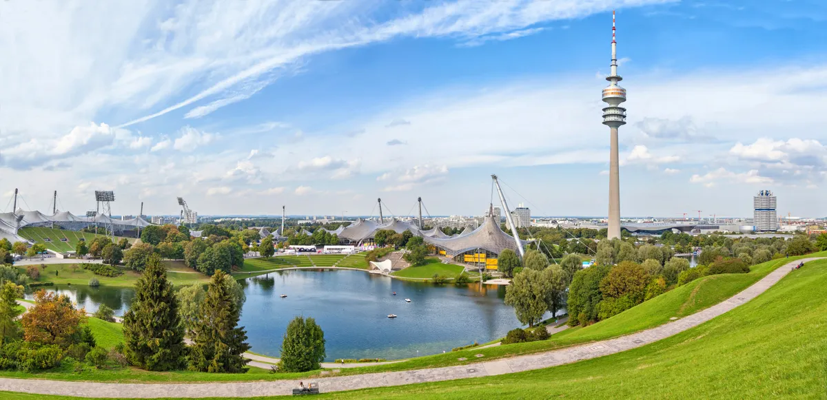 A müncheni Olympiapark a város egyik legnagyobb közparkja 
