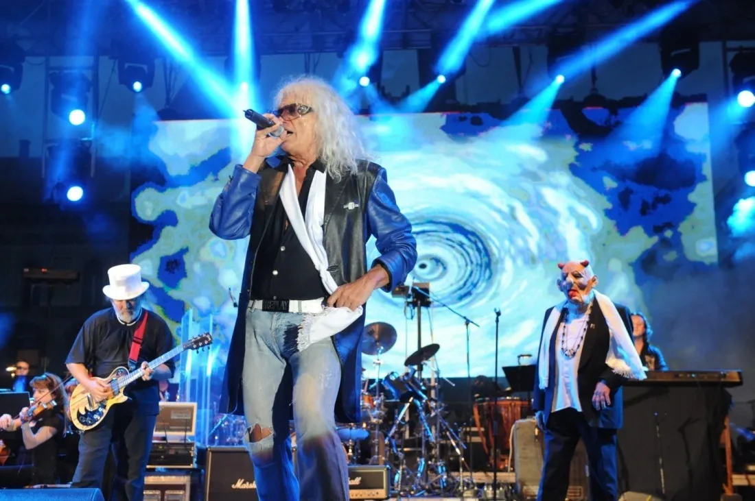 Kóbor János pályafutásának elején ráragadt a Mecky becenév, aminek eredetére később már maga sem emlékezett.