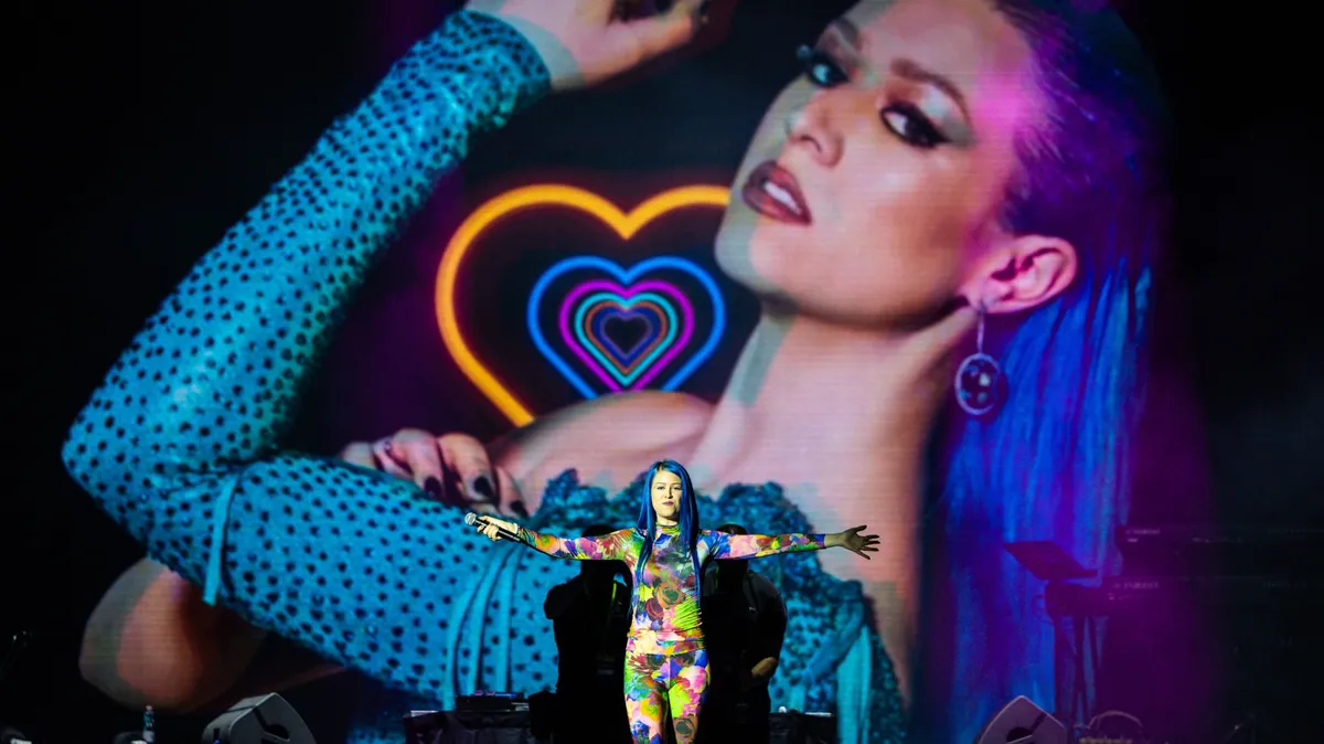 Regán Lili idén nyáron már fellépett egy világsztár előtt, akkor Jennifer Lopez előtt mutathatta meg, hogyan is kell zenét mixelni.