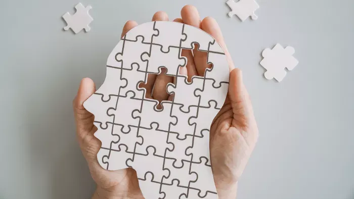 Az Alzheimer-kór tünetei: jelek, amelyekre figyelni kell