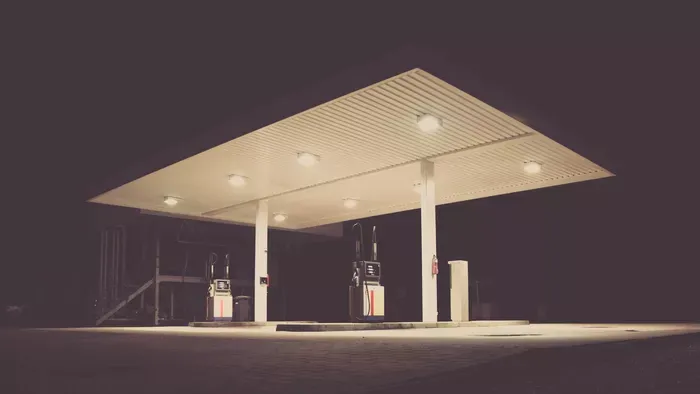 A benzinkutas főnöknő hatalmas összegeket lopott a kasszából