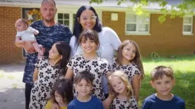 "Miért nem zárod össze a lábad?!" – támadják az édesanyát, 27 évesen a tizedik gyerek érkezését várja