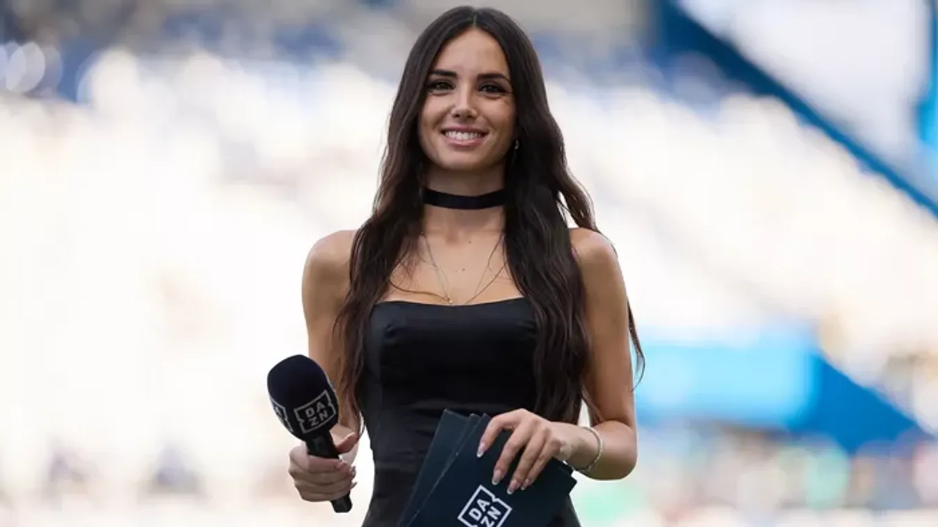 Ledobta a textilt, tűzforró képet posztolt az olasz sportriporternő