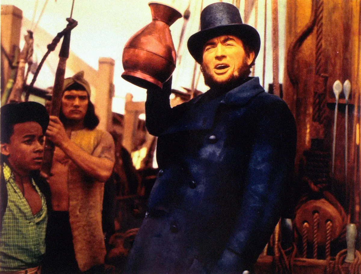 kvíz: egy részlet a Moby Dick filmből, a kapitány a hajón a legénységével.