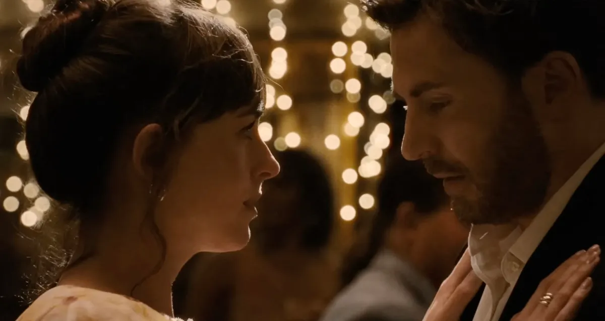 Dakota Johnson, Chris Evanx et Pedro Pascal dans la bande-annonce du film "Materialists"