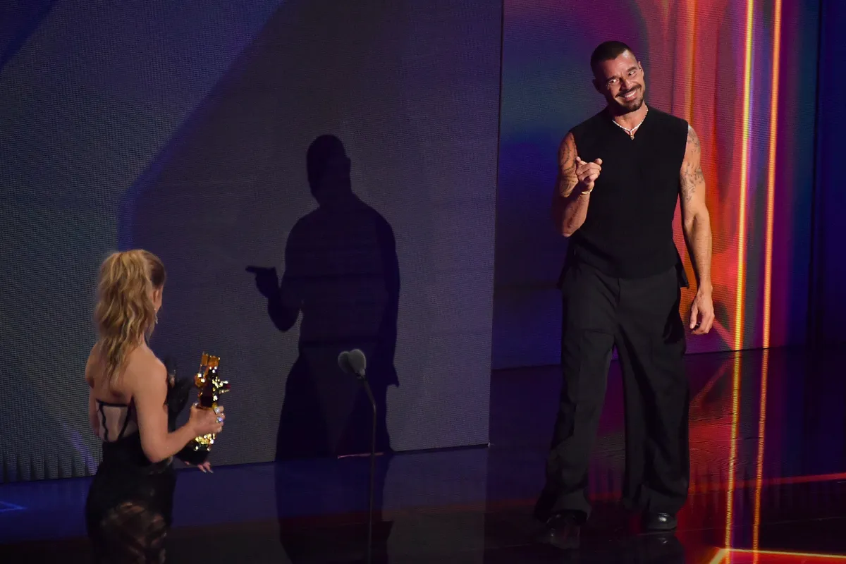 Ricky Martin-nak a Latin Icon-díjat barátja, Jessica Simpson adta át neki