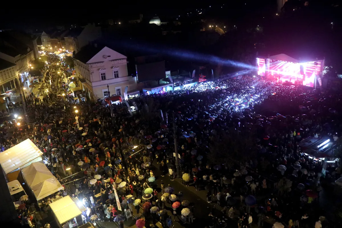 Teltházas majka koncert a főtéren ősszel is rengeteg ingyenes program vár országszerte. 