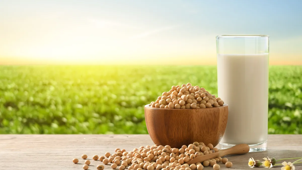 Valóban veszélyes a szójatej? Lerántjuk a leplet az igazságról