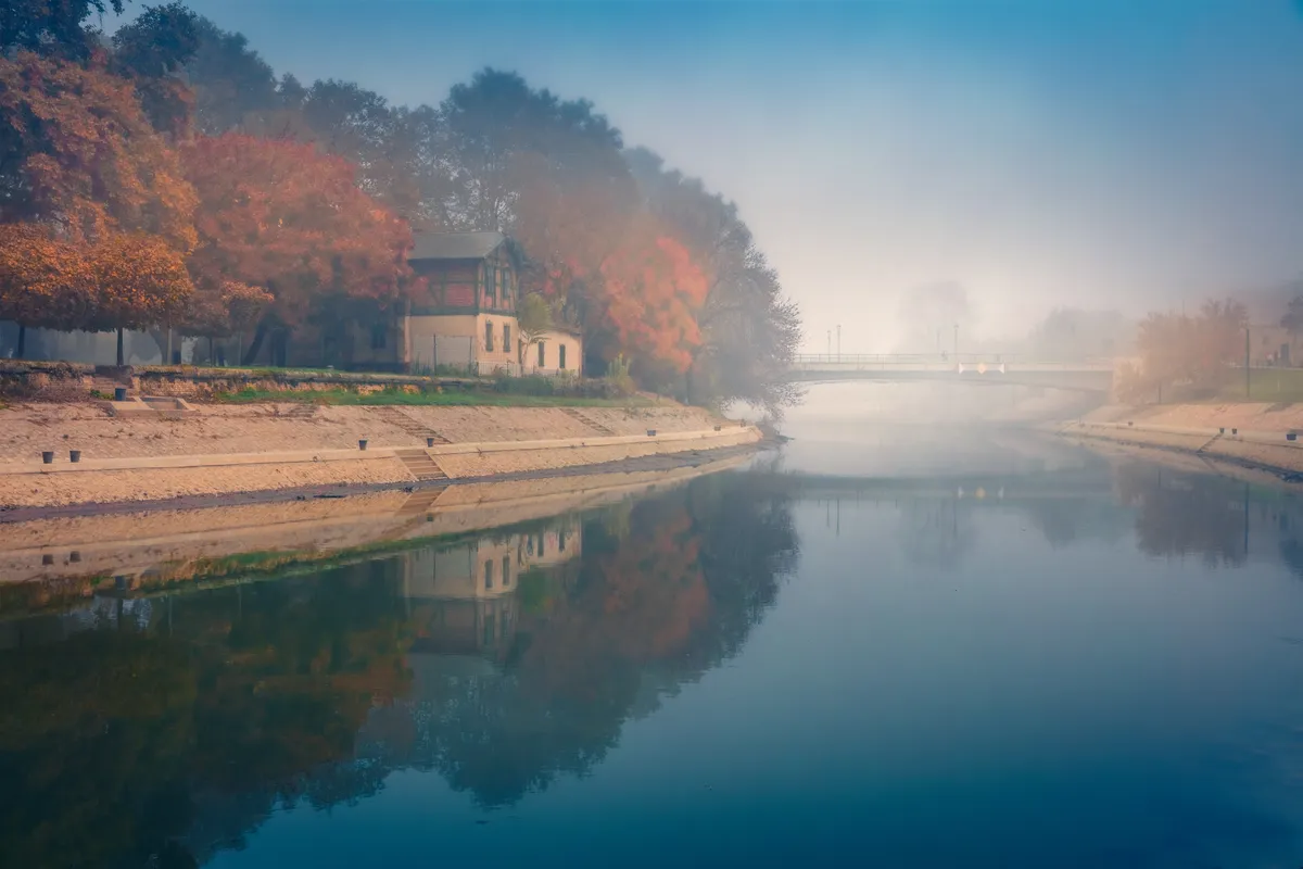 Foggy,Morning,View,Of,Popular,Tourist,Attraction,-,Regi,Csonakhaz.
