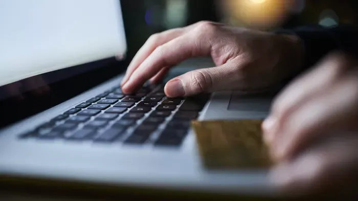 Megtámadta a luxusipart egy hacker csoport: ez kellett nekik