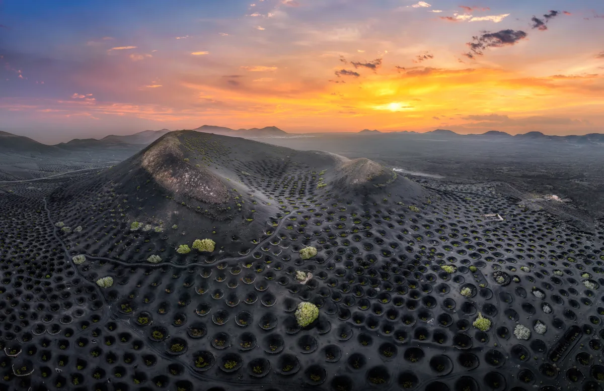 Kanári-szigetek, Lanzarote, La Geria szőlőültetvényei