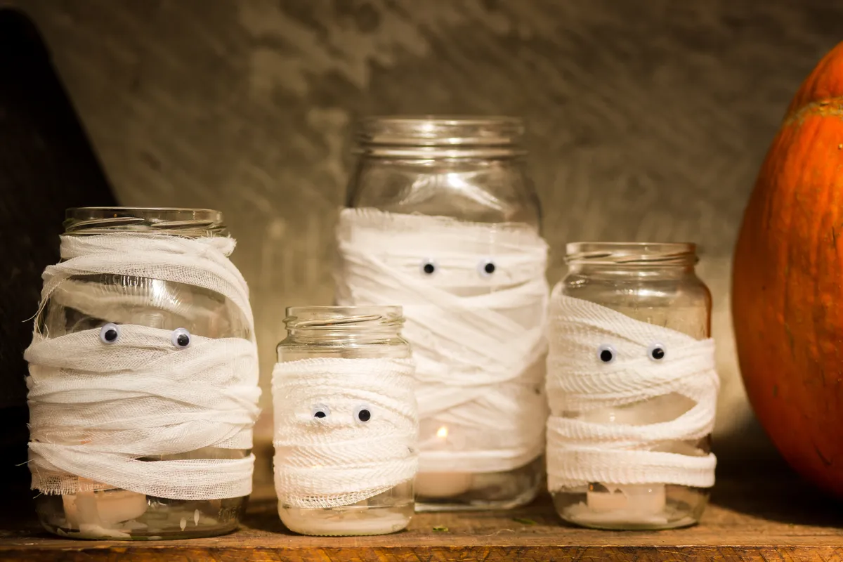 Halloweeni kísértetek befőttesüvegből