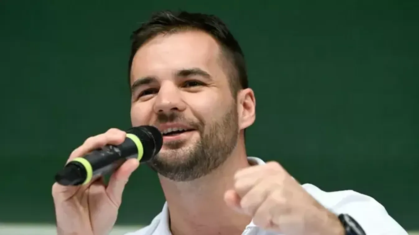 Ezt látnod kell: Kapu Tibor rejtett tehetségére derült fény a stadion színpadán – Videó