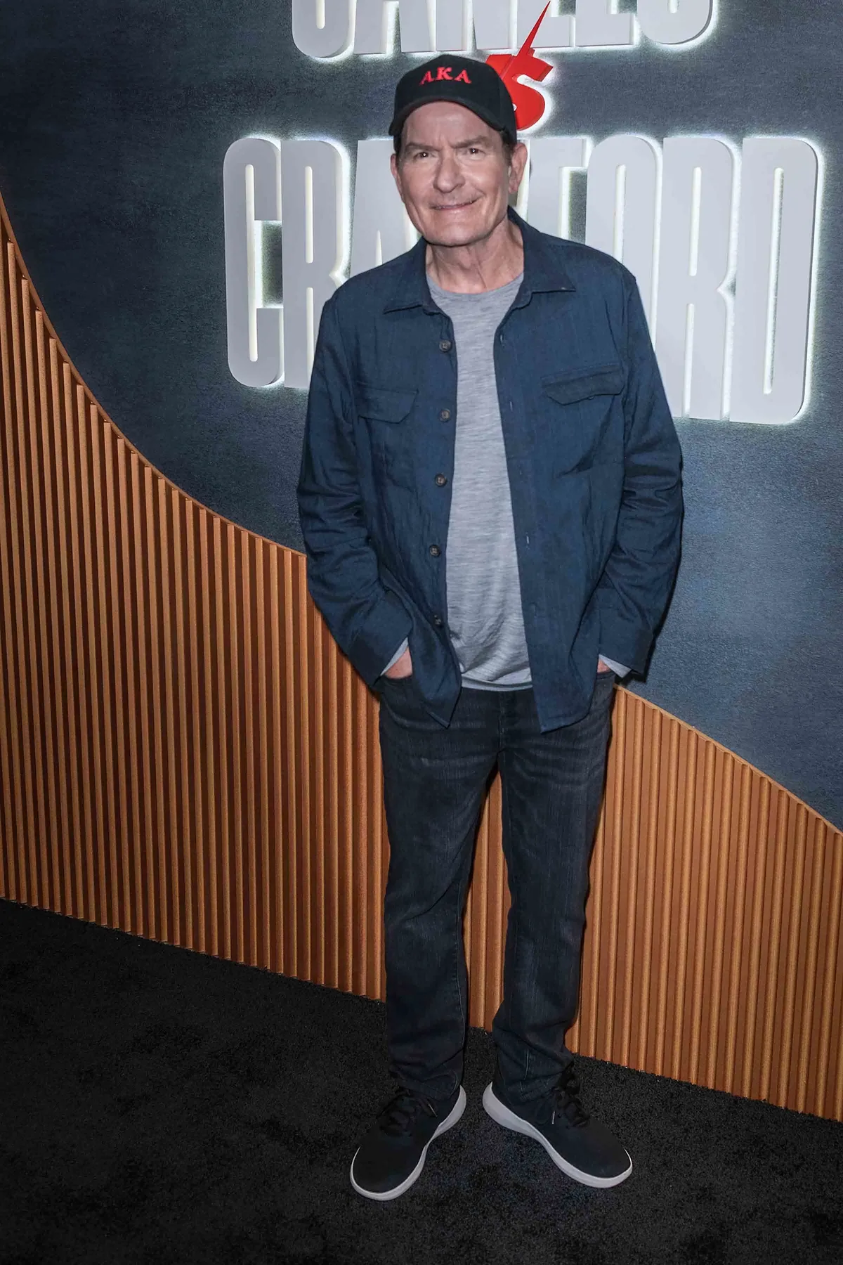 Charlie Sheen új memoárja szeptember 9-én jelent meg