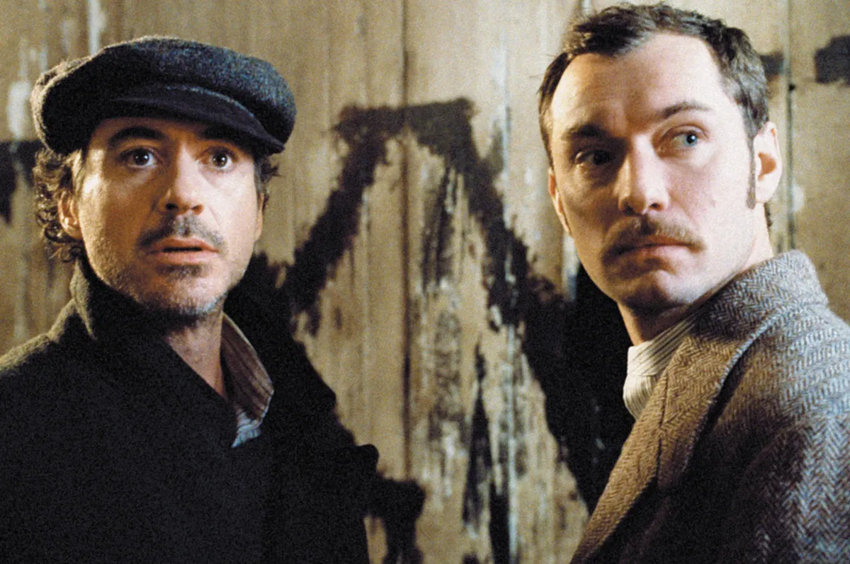 Robert Downey Jr. és Jude Law az egyik legemlékezetesebb Sherlock és Wattson páros (Fotó: Silver Pictures)