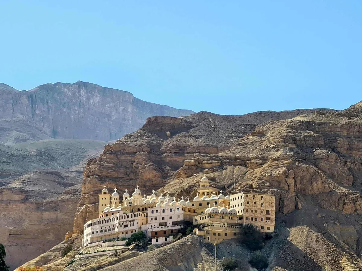 Kopt kolostor Egyiptom hegyeiben