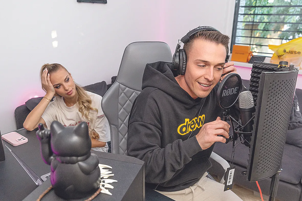 HOT! MAGAZIN CÍMLAP ANYAGOK FOTÓI